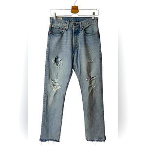 LEVI’S 501 women’s jean. Size W26 L30.
